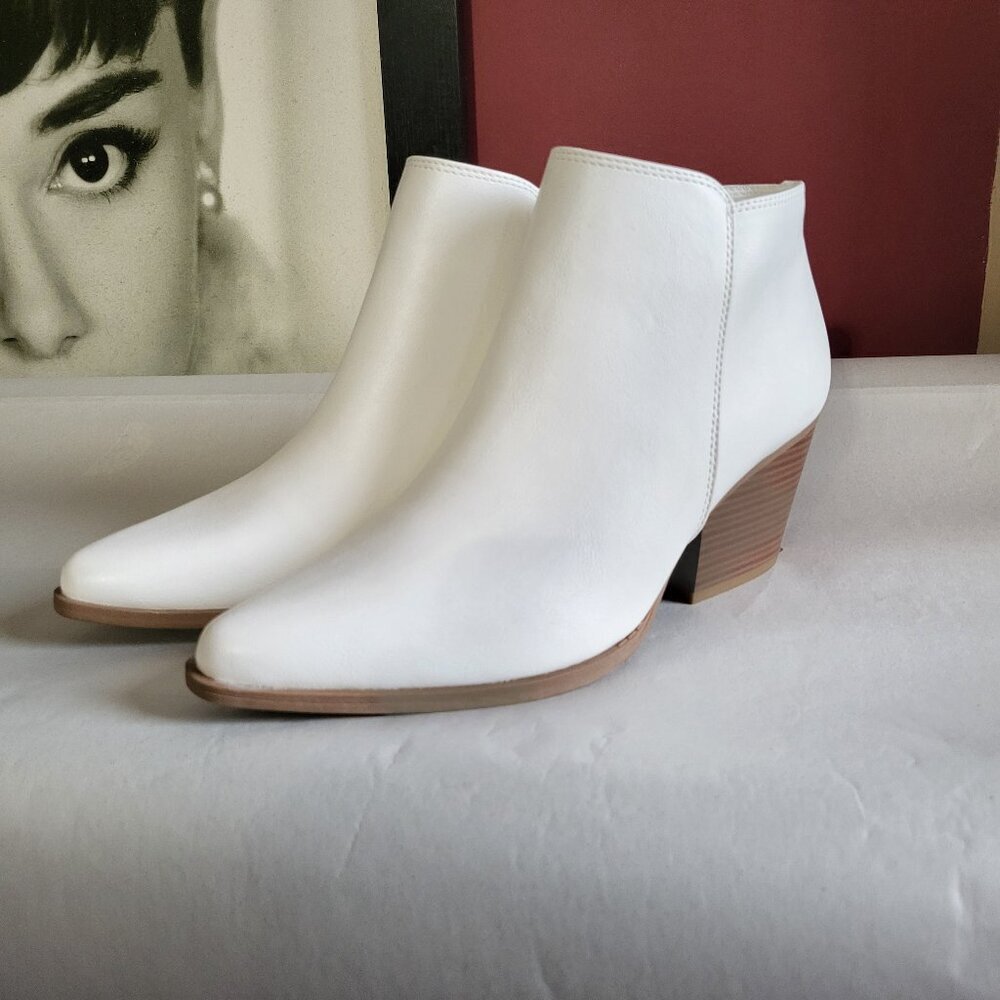 NWOT CENTRO POINT WHITE ANKLE BOOT SZ 9.5